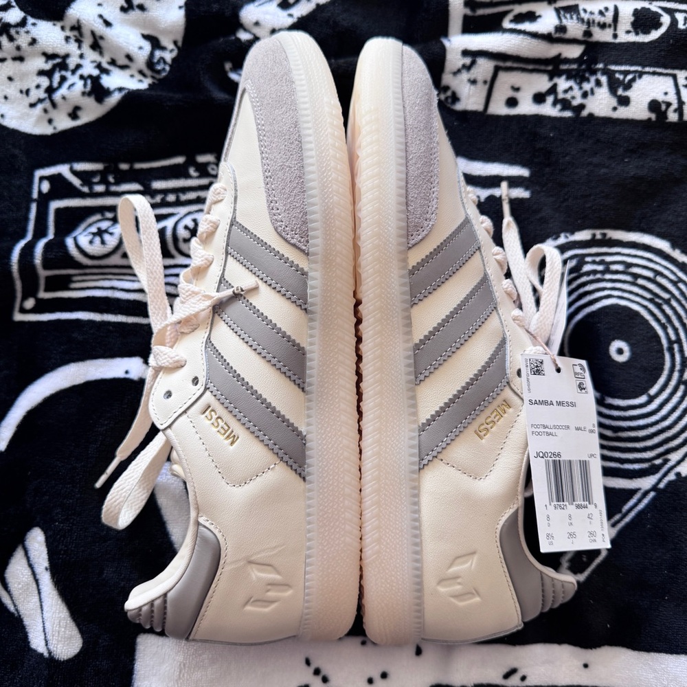 Messi Samba OG Adidas
Men’s size US8.5 cream and grey sneakers NWT - Picture 4 of 6